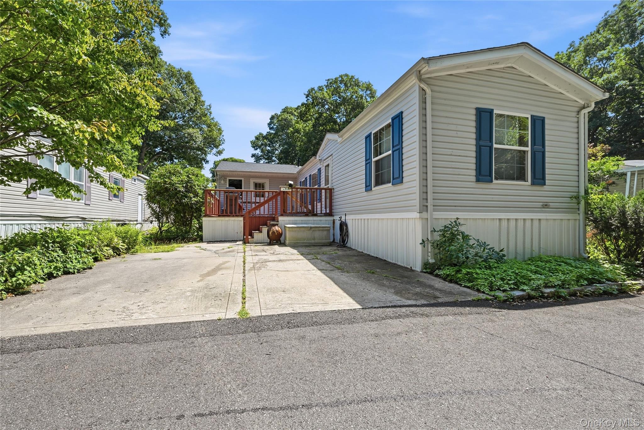 658-A11 Sound Avenue Property Photo 1