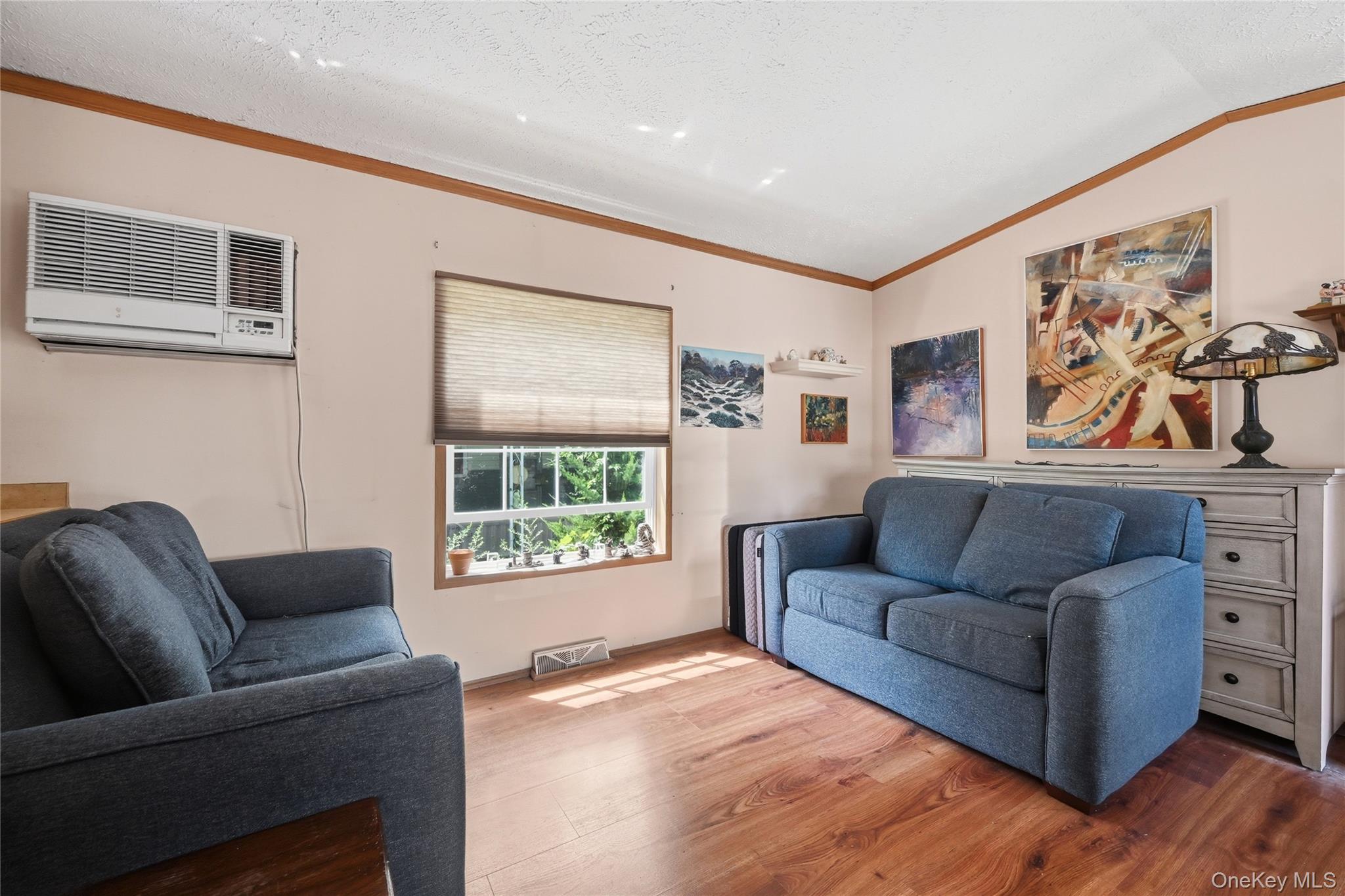 658-a11 Sound Avenue Property Photo 5