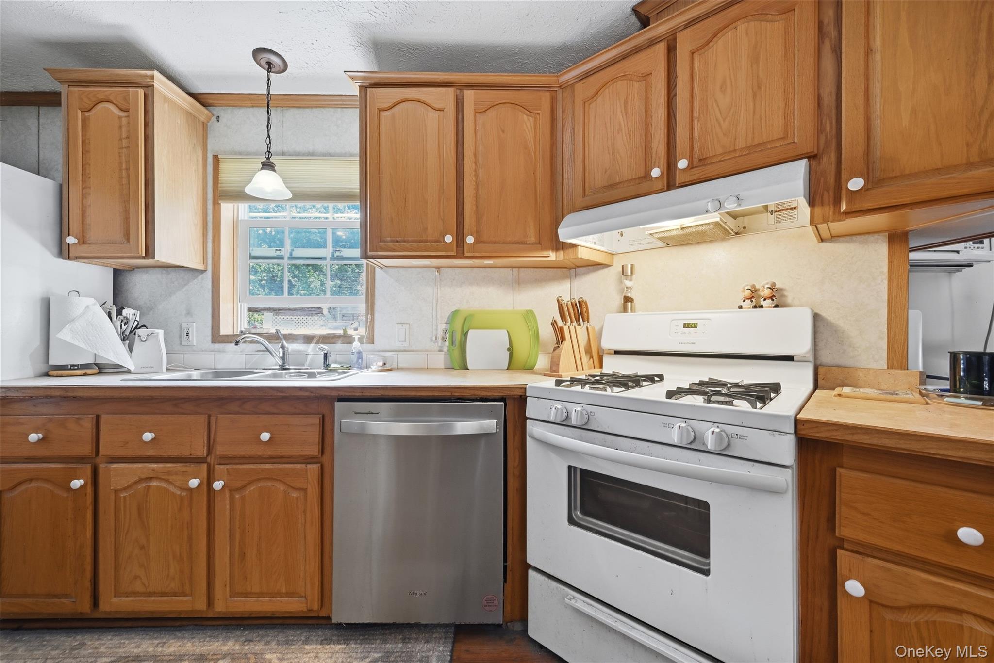 658-a11 Sound Avenue Property Photo 8