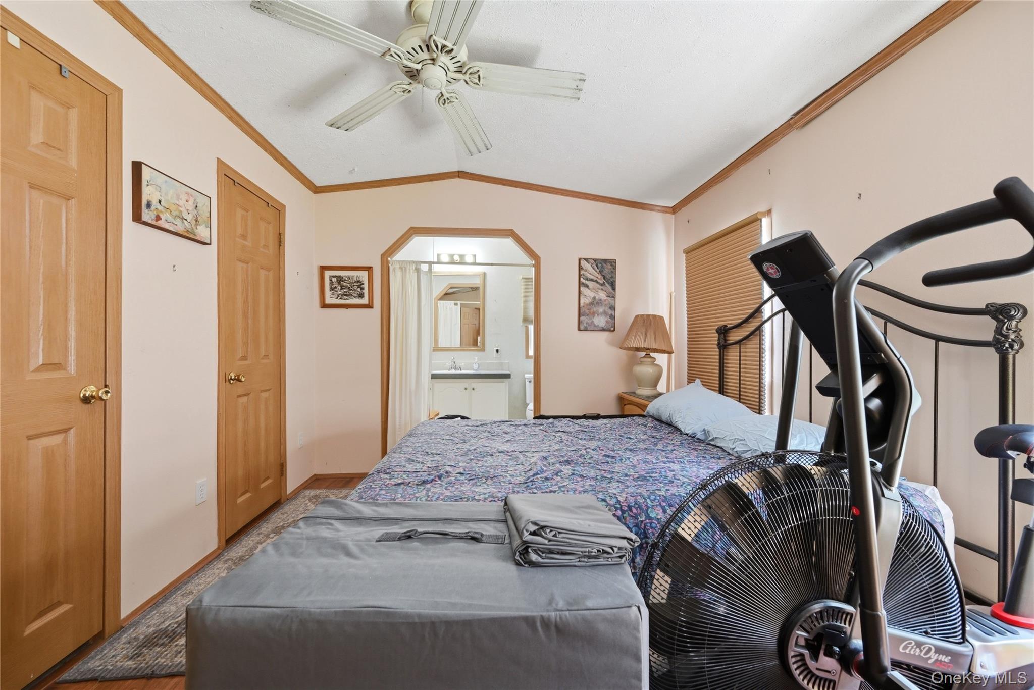 658-a11 Sound Avenue Property Photo 11