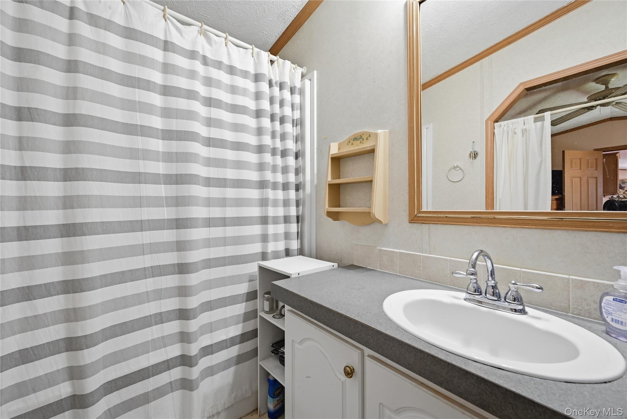 658-a11 Sound Avenue Property Photo 13