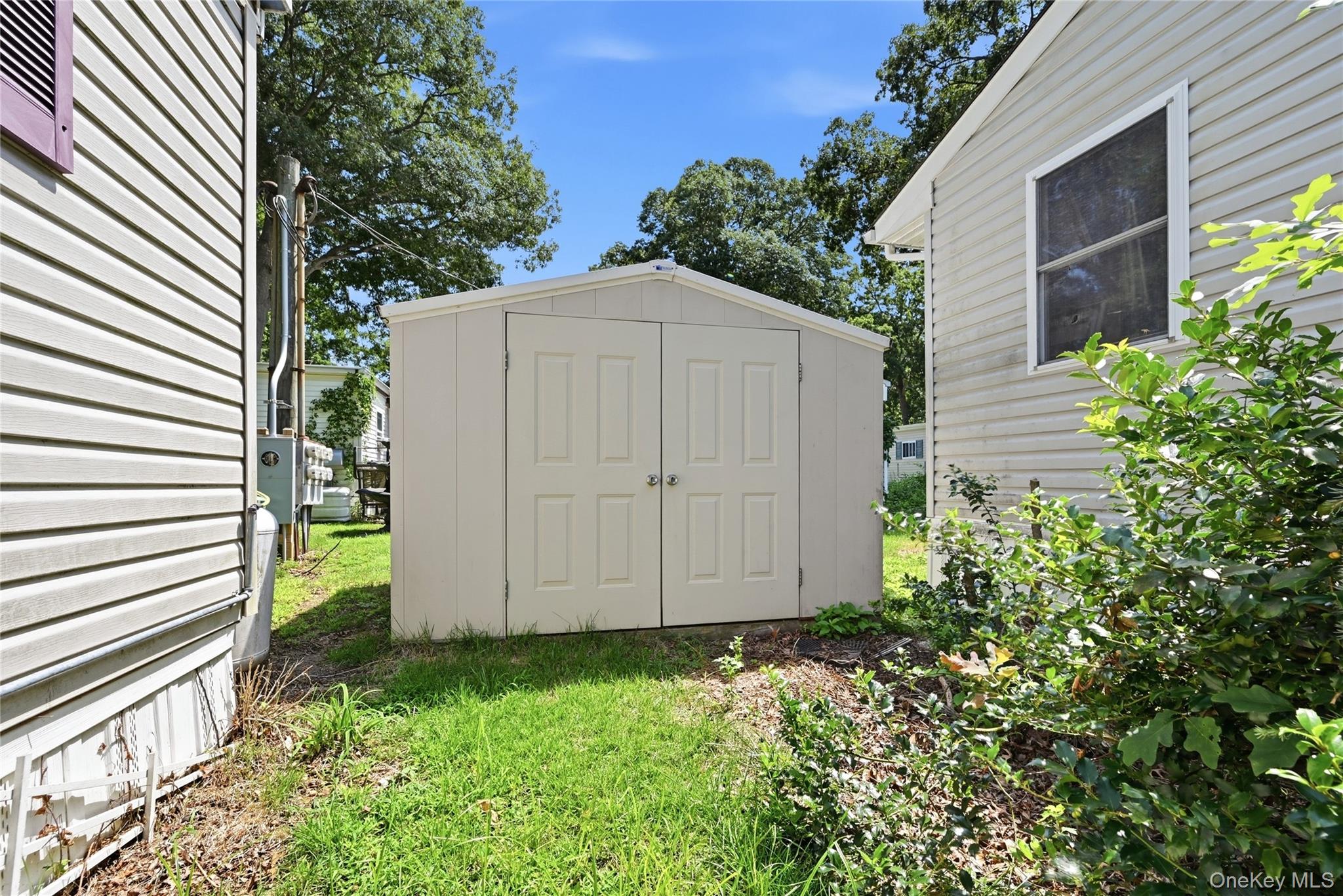 658-a11 Sound Avenue Property Photo 19
