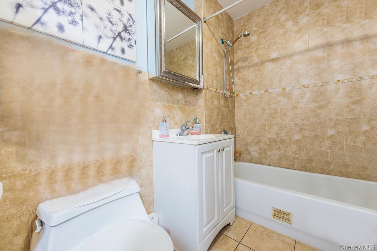 71-19 162 Street 3d Property Photo 8