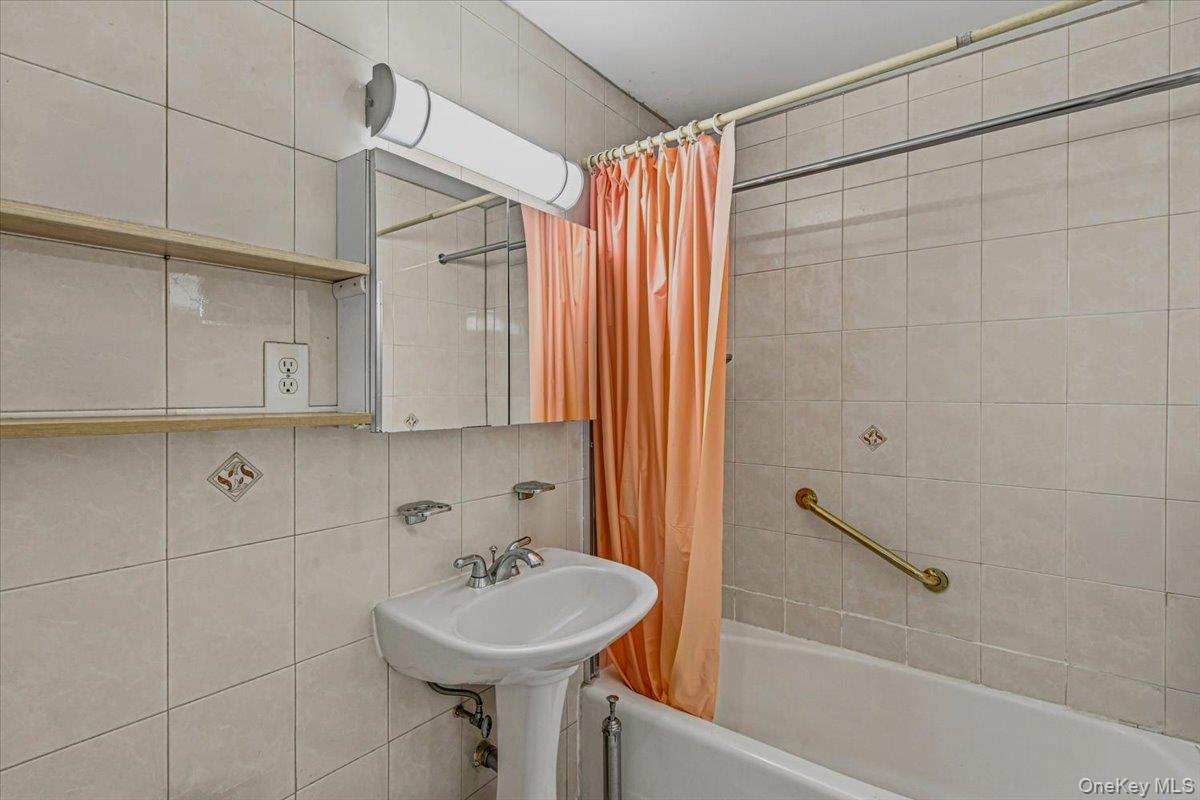 143-30 Roosevelt Avenue 3l Property Photo 17