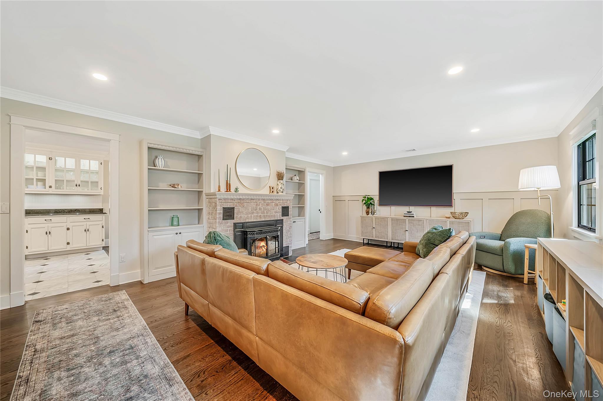 188 Hallock Street Property Photo 3