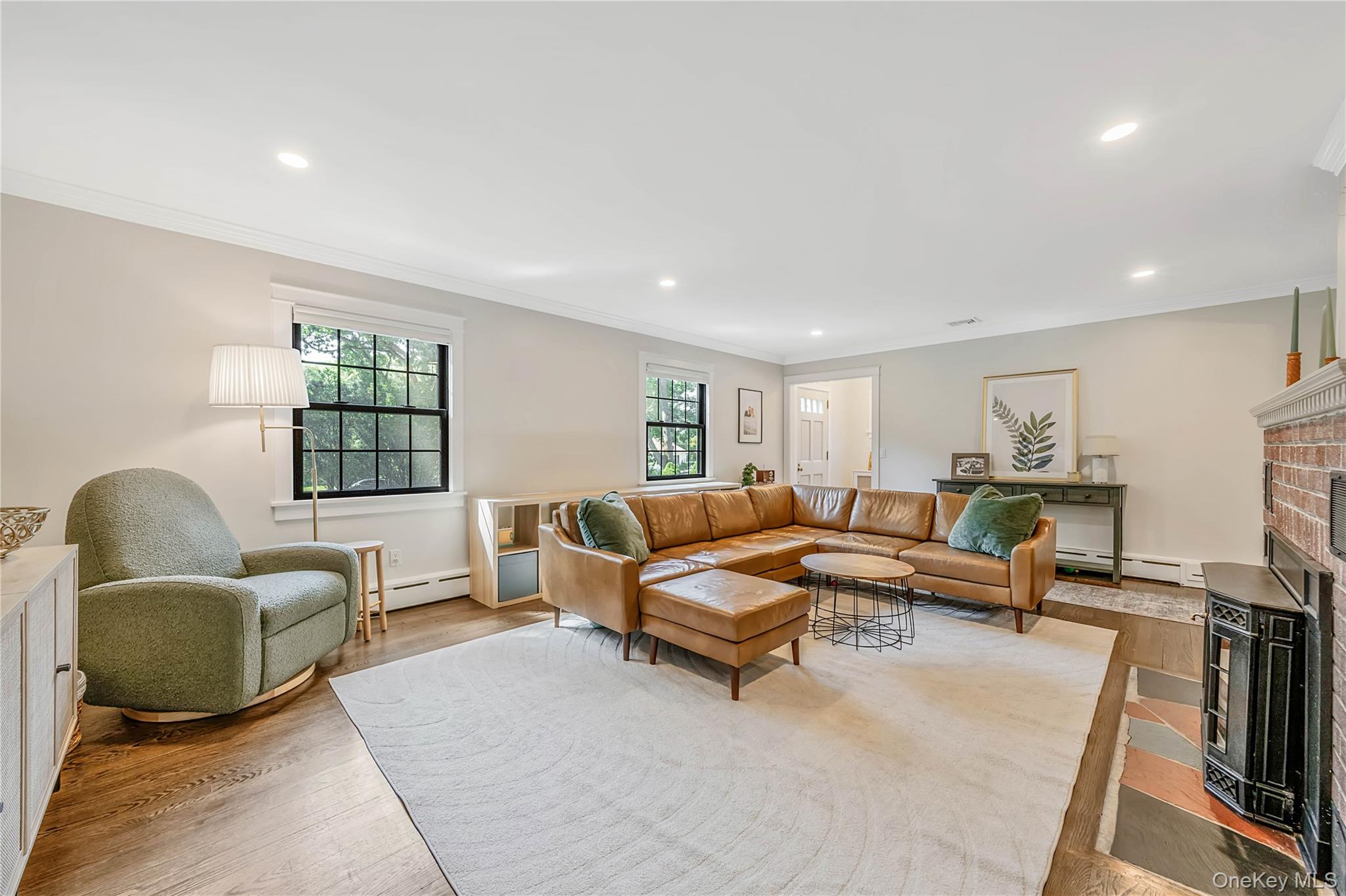 188 Hallock Street Property Photo 4