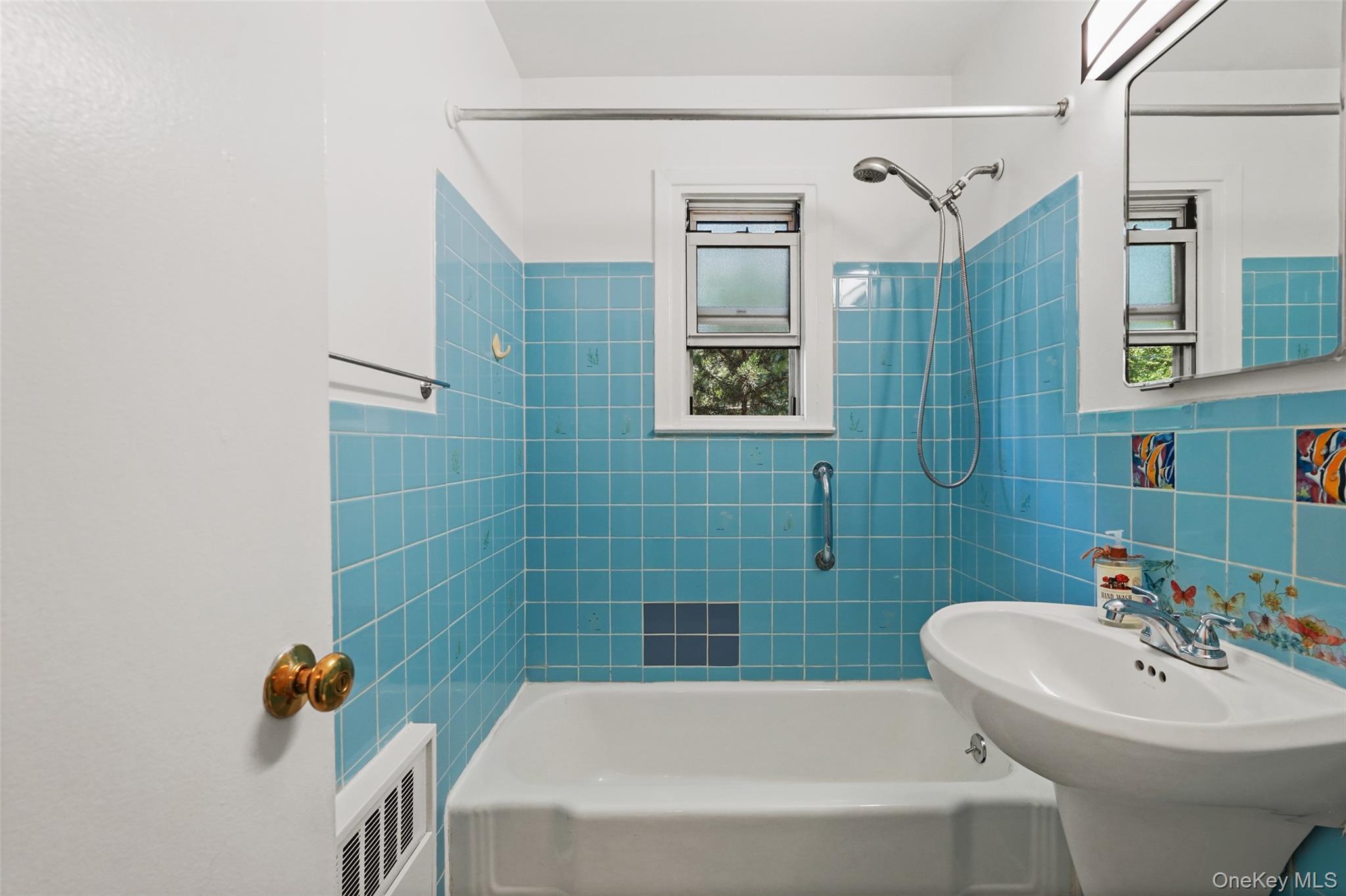 50 Charter Circle C Property Photo 6