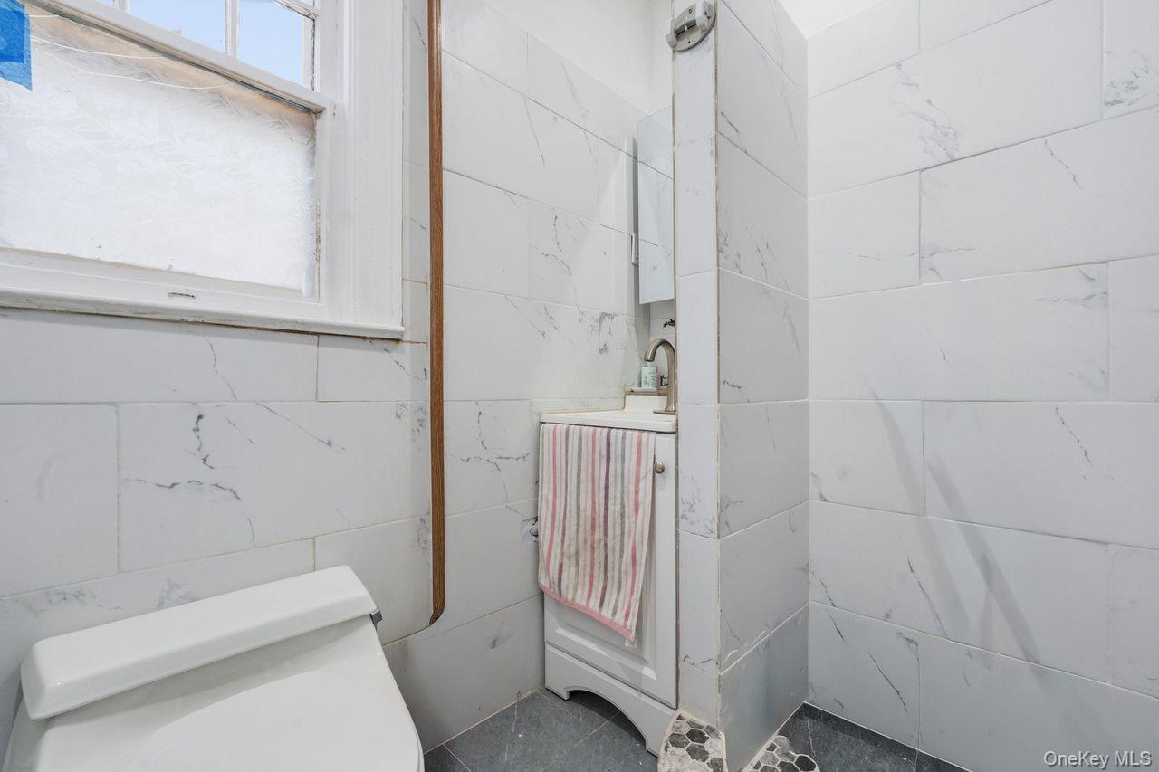 113-29 Colfax Street Property Photo 21