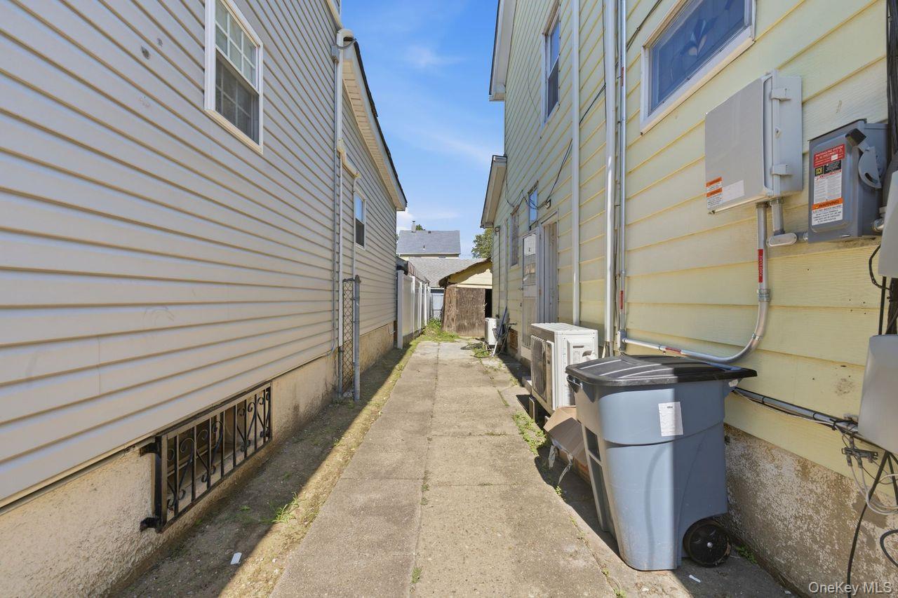 113-29 Colfax Street Property Photo 31