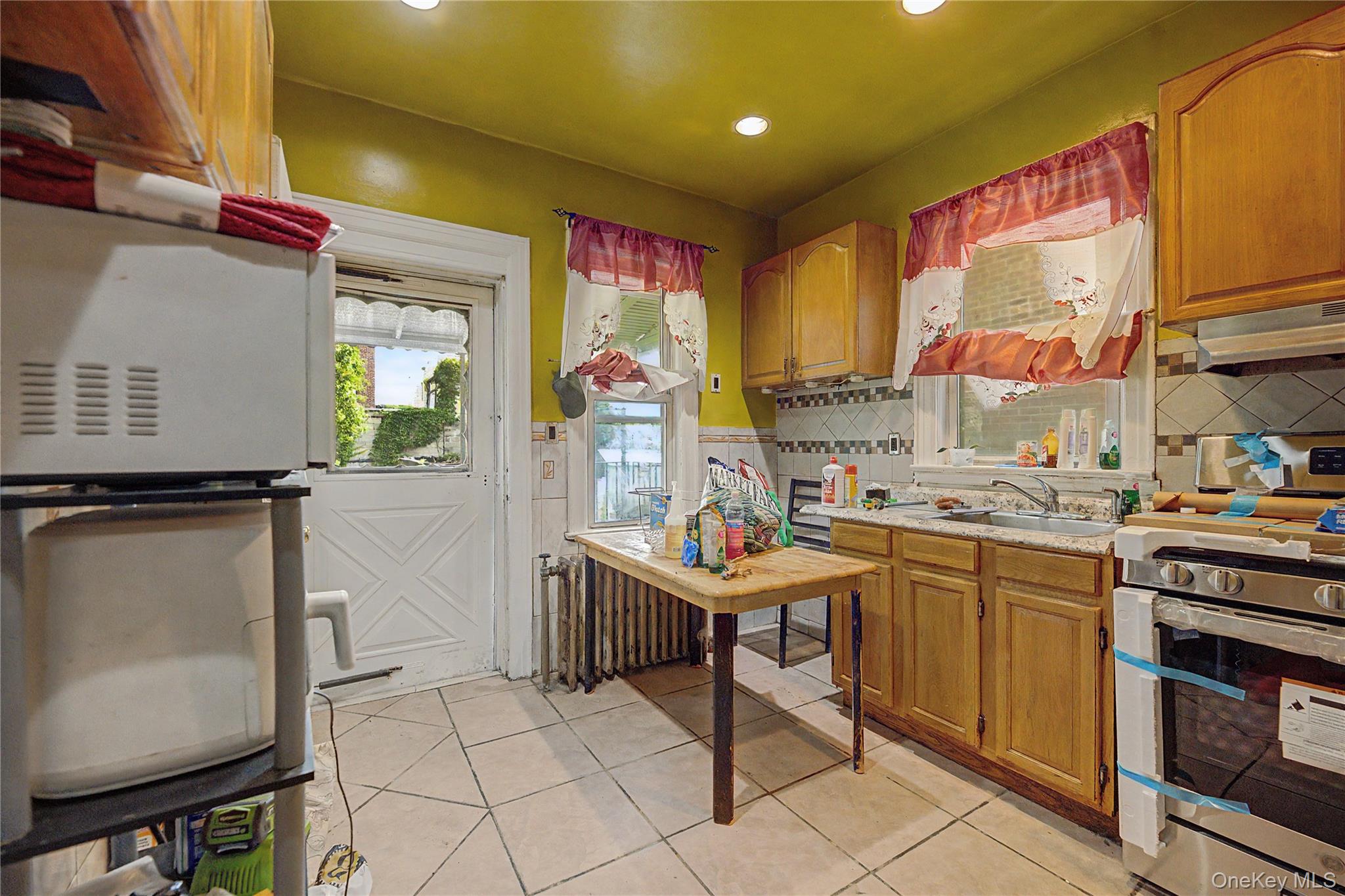 953 E 226th Street Property Photo 5