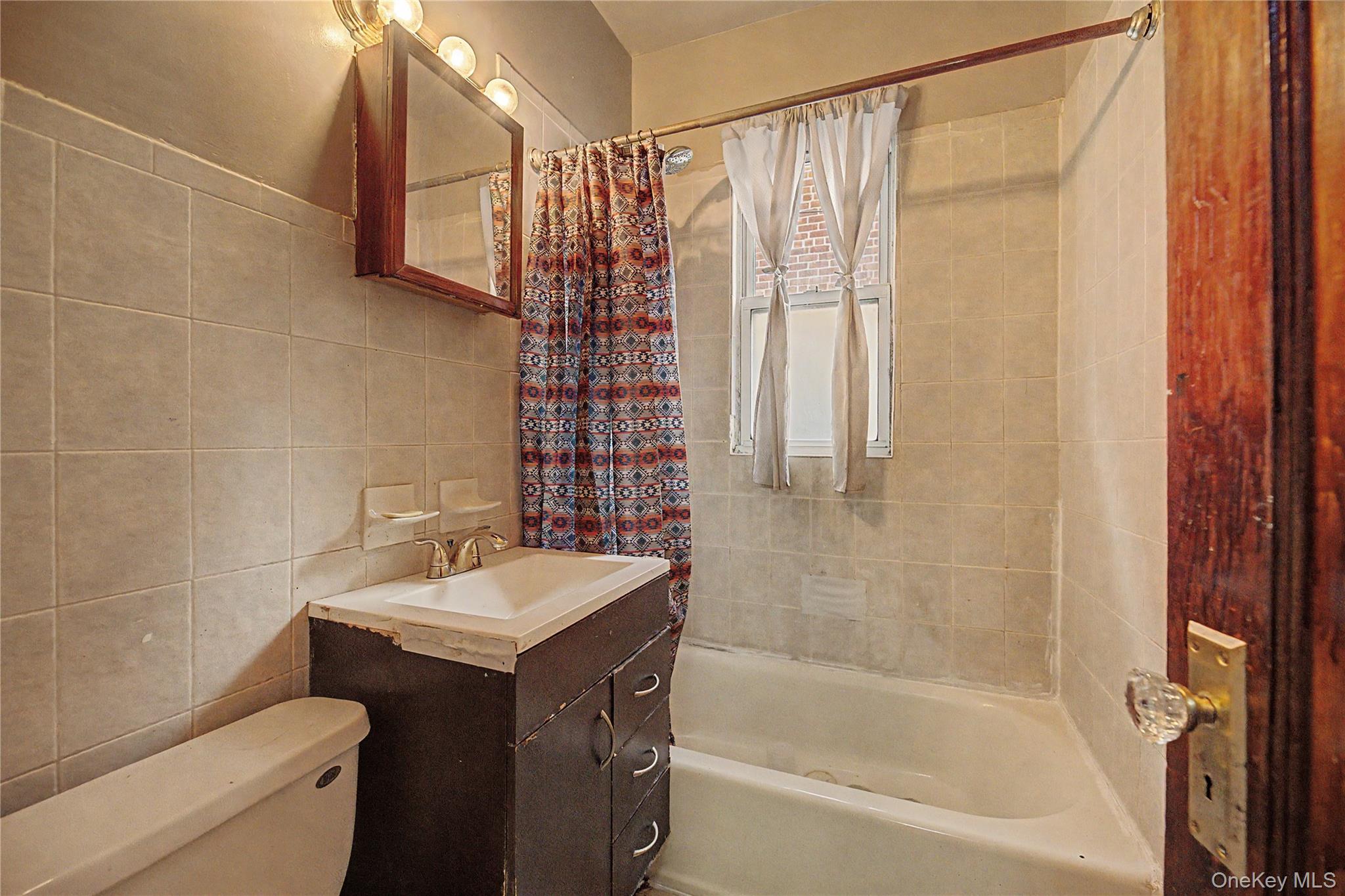 953 E 226th Street Property Photo 8