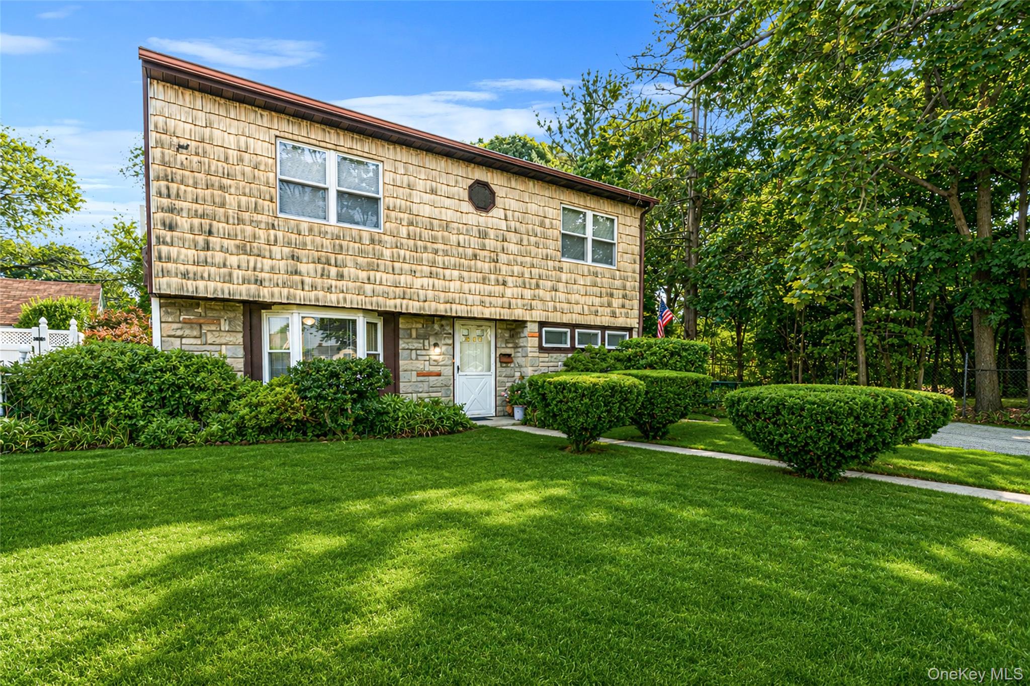 2439 2nd Street Property Photo 3