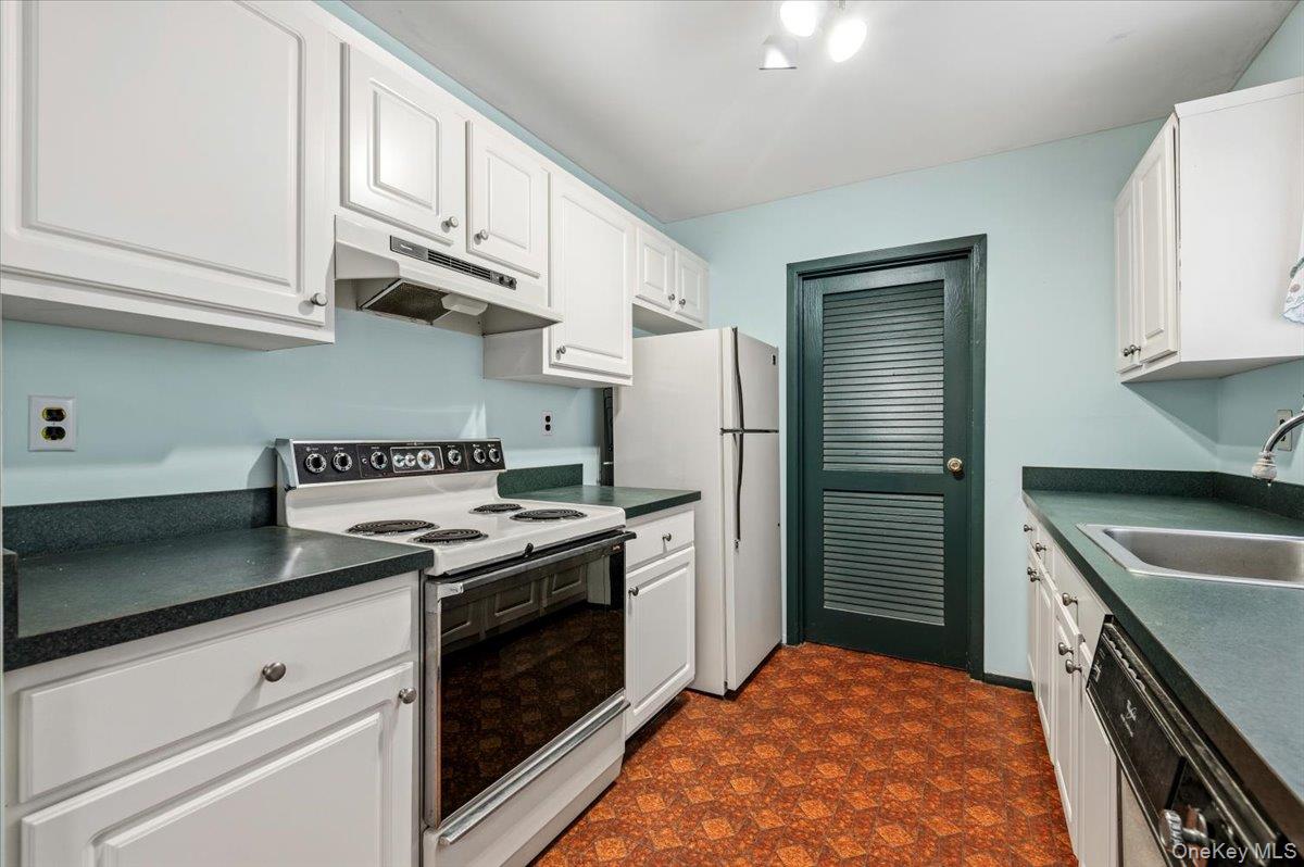 221 Springmeadow Drive J Property Photo 21