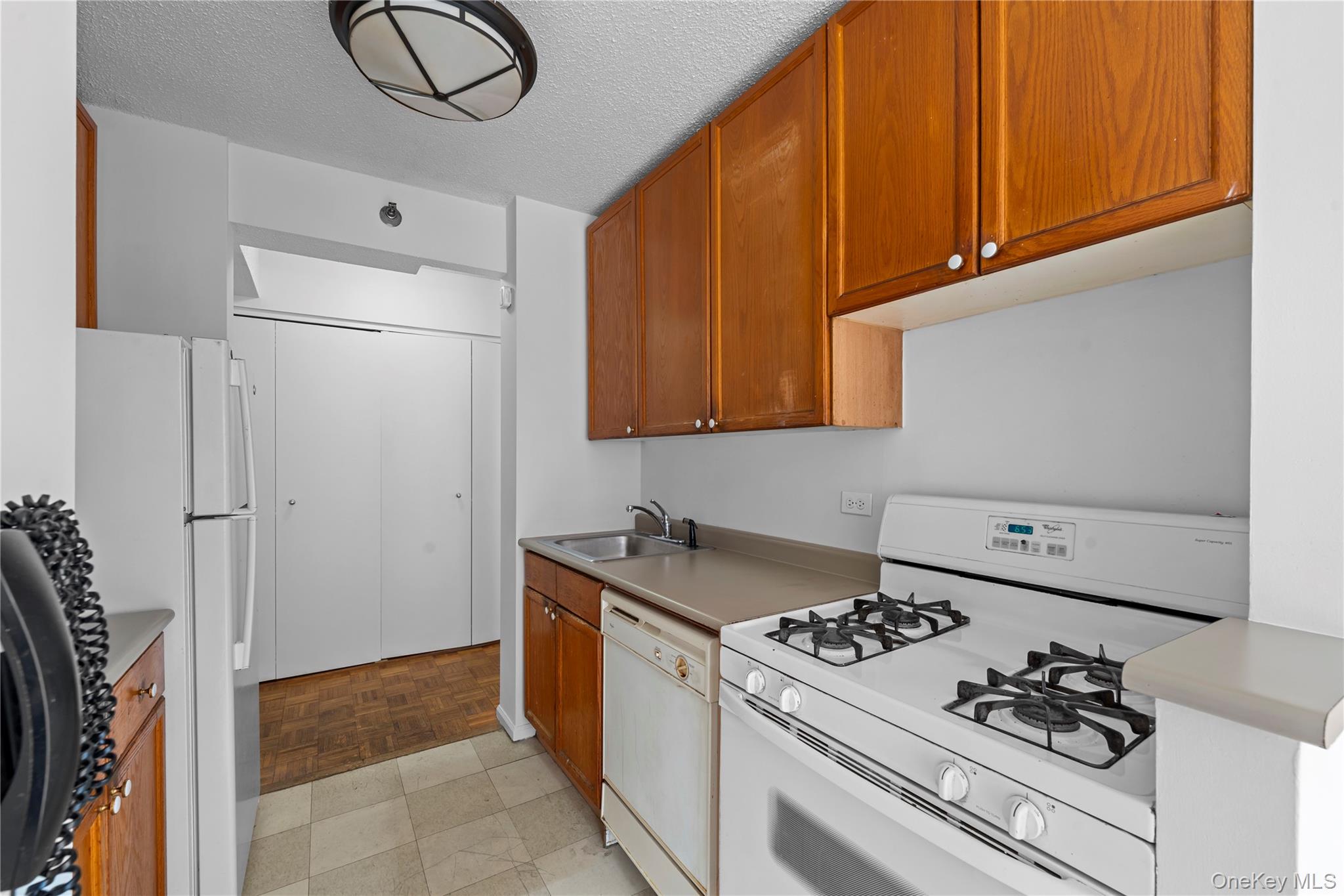 4-74 48th Avenue 9n Property Photo 8