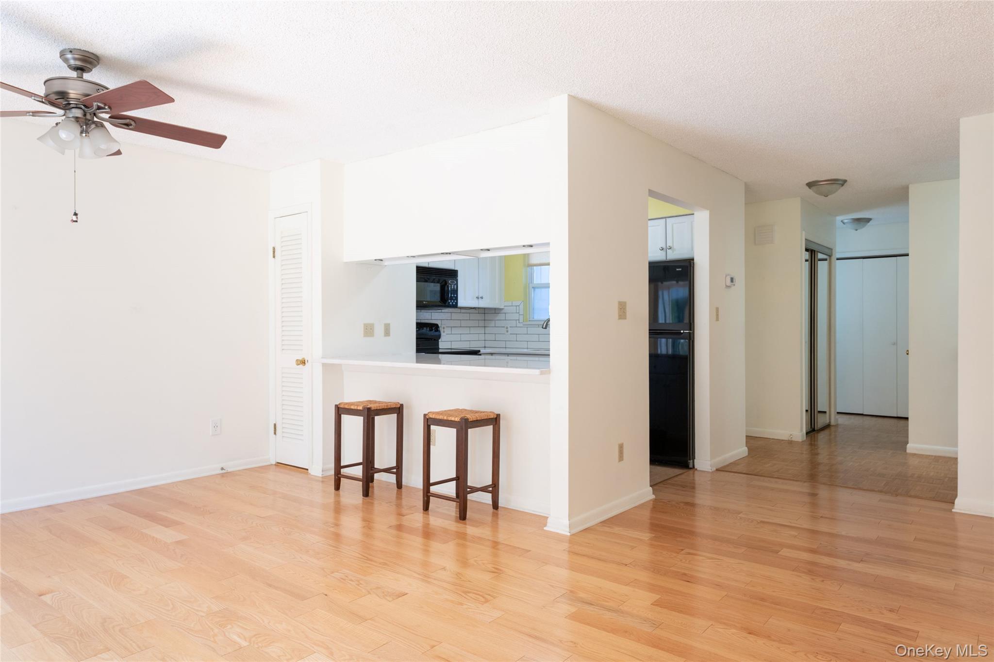 32 North Loop Property Photo 6