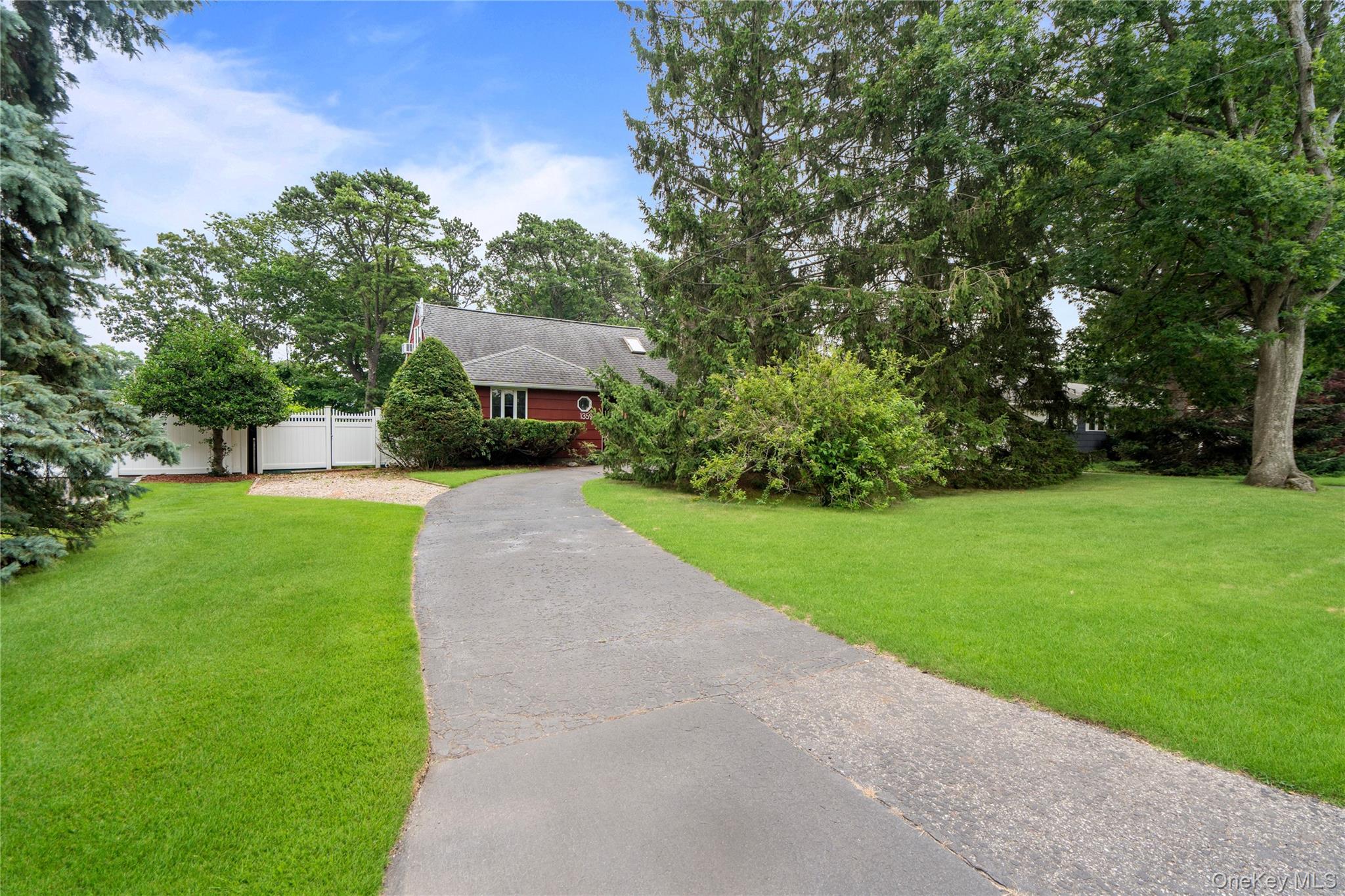 1359 Manor Lane Property Photo 3