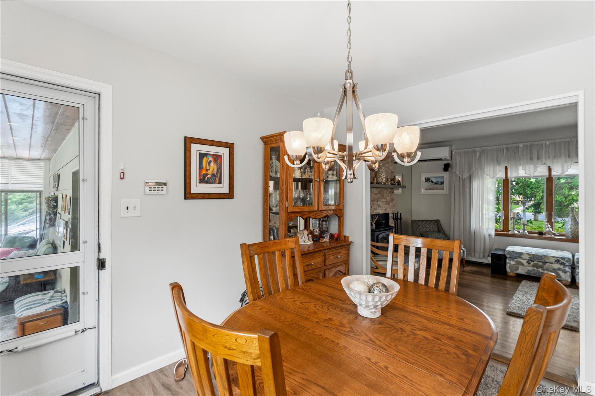 1359 Manor Lane Property Photo 11
