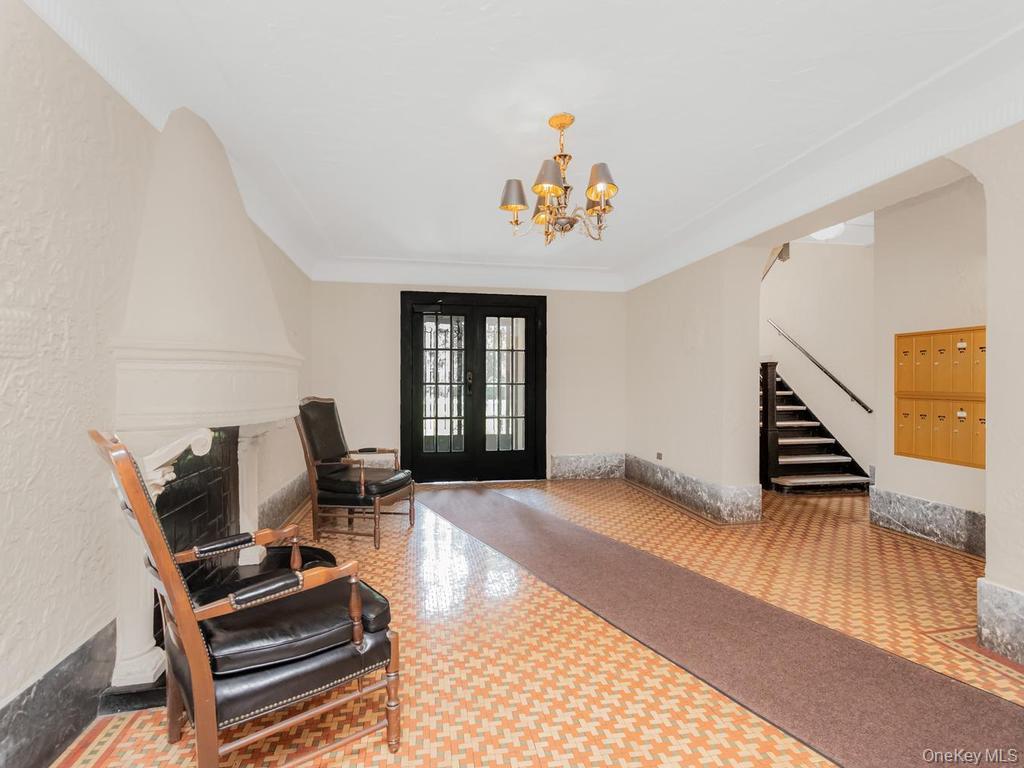 1273 North Avenue 2e, Entry 7 Property Photo 3