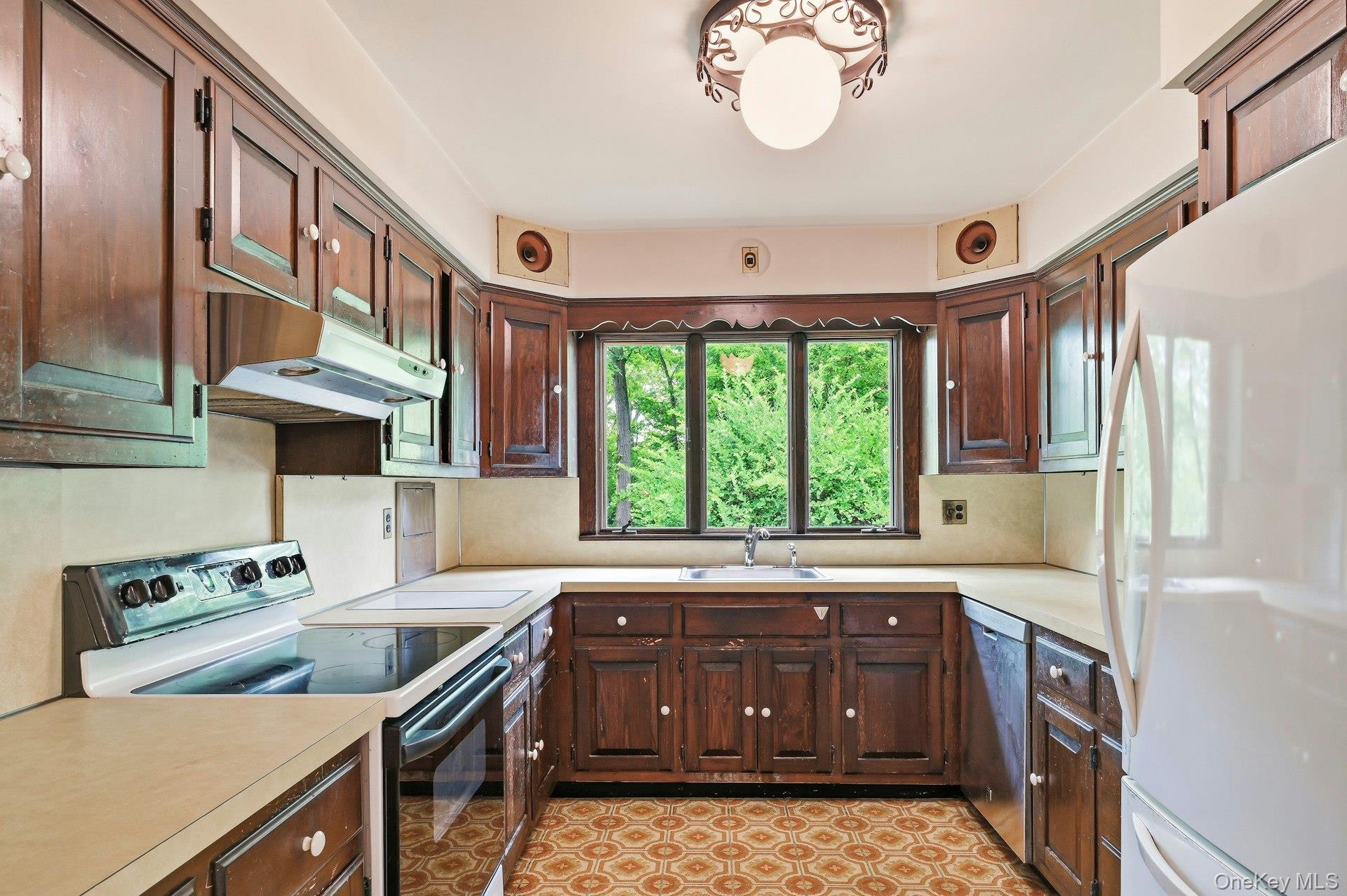 62 Woodhull Place Property Photo 14