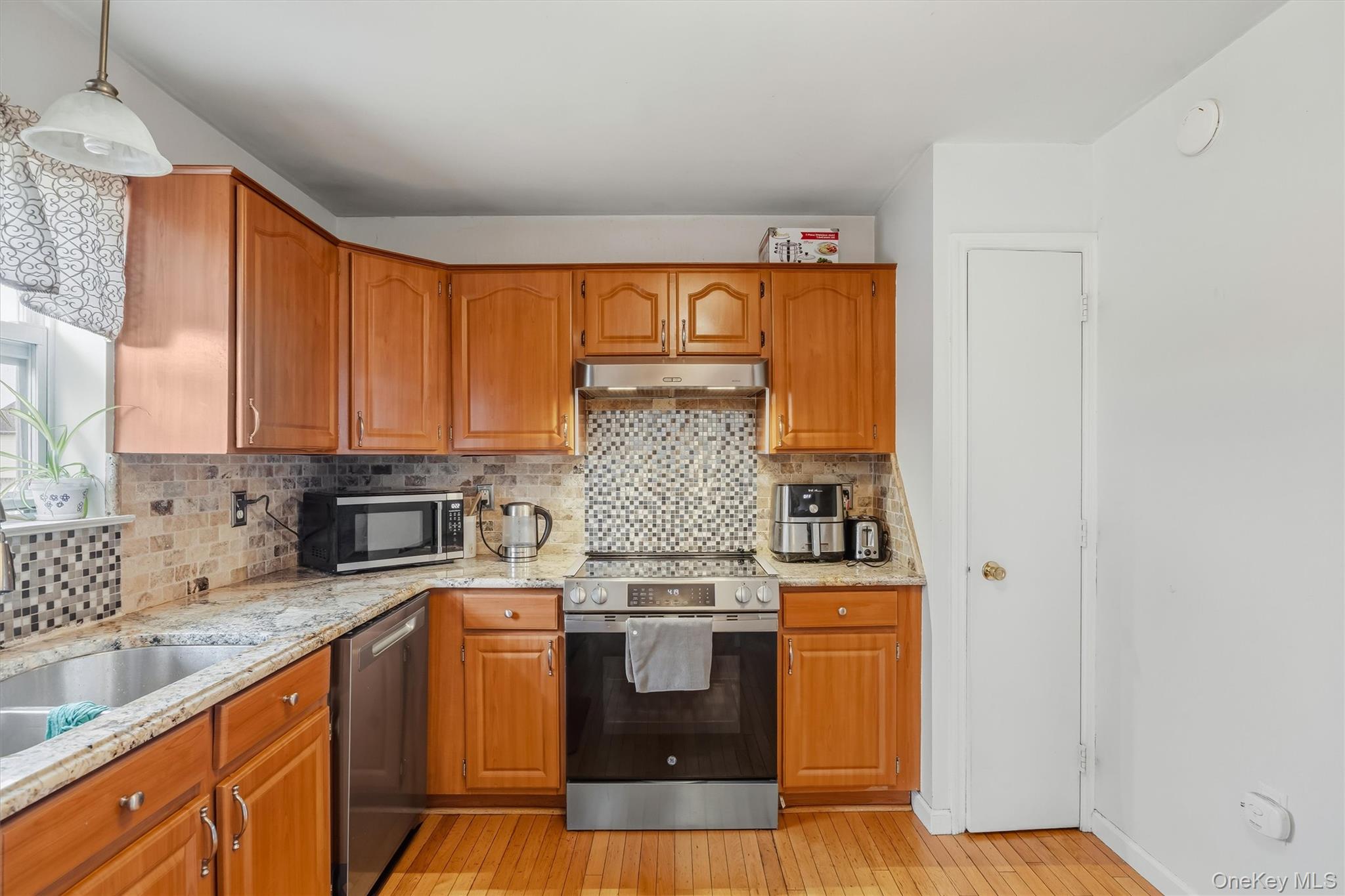 35 Helene Road Property Photo 8