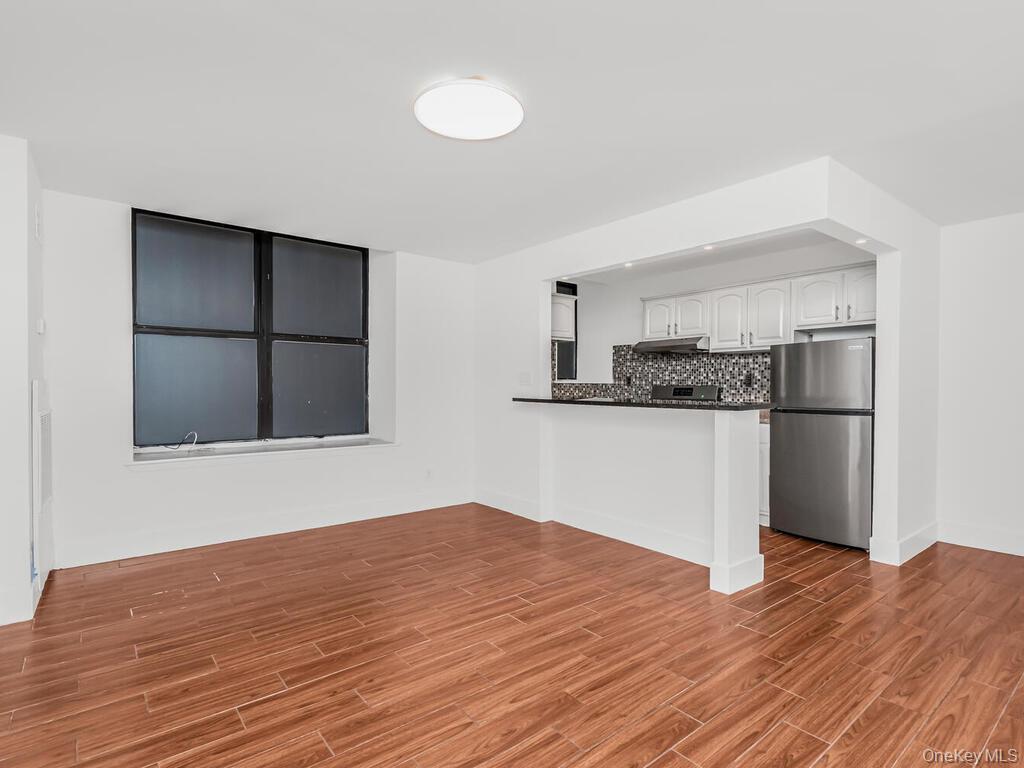 581 Academy Street Gle Property Photo 3