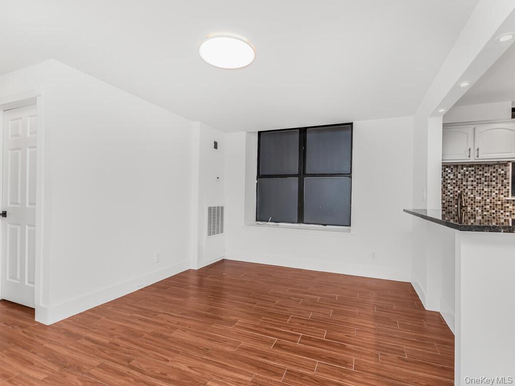581 Academy Street Gle Property Photo 5