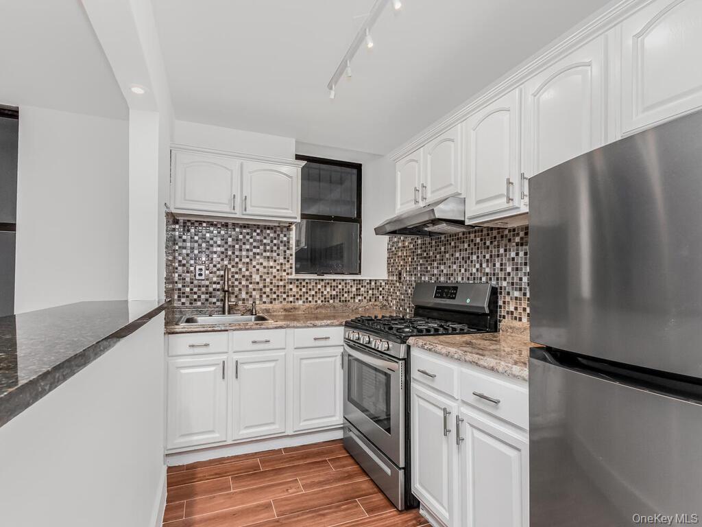 581 Academy Street Gle Property Photo 6