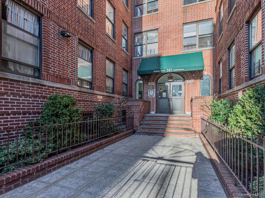 581 Academy Street Gle Property Photo 14