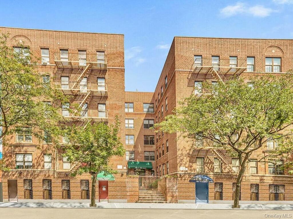 581 Academy Street Gle Property Photo 17