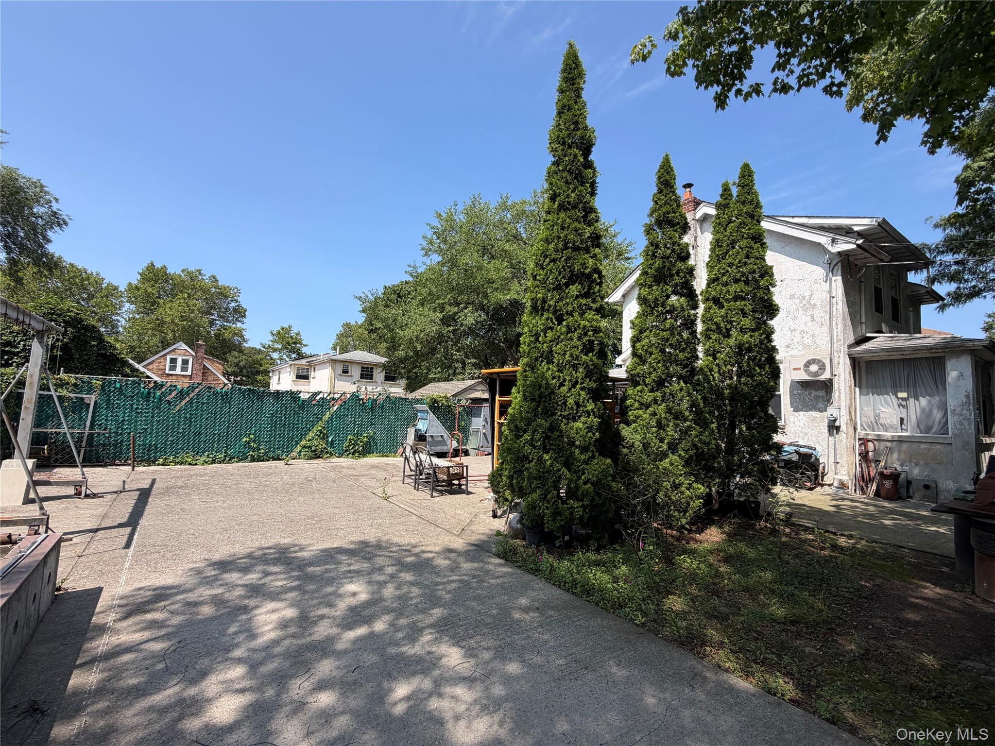 162-17 76th Road Property Photo 3