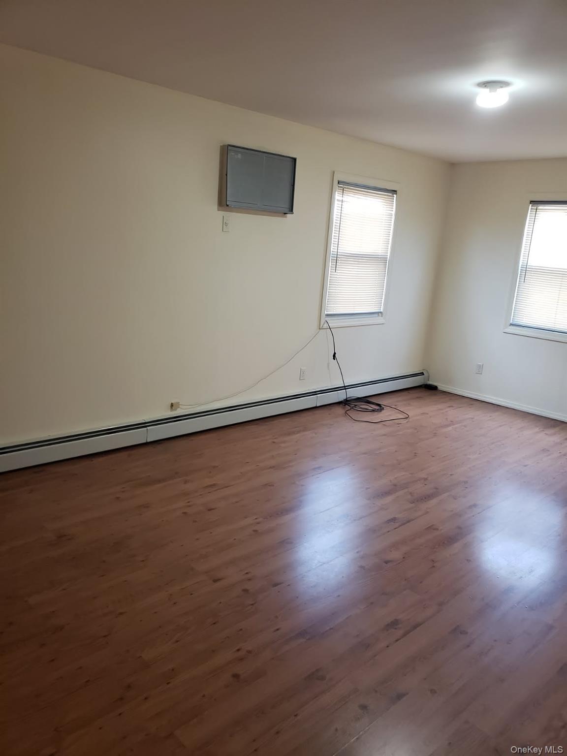 22724 Murdock Avenue Property Photo 4
