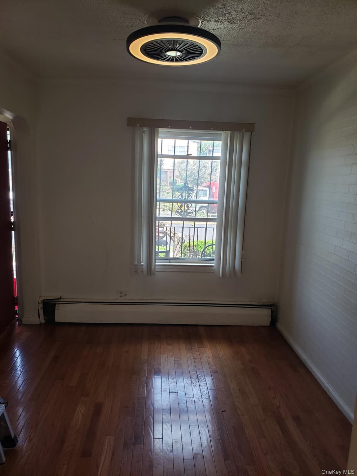 22724 Murdock Avenue Property Photo 8