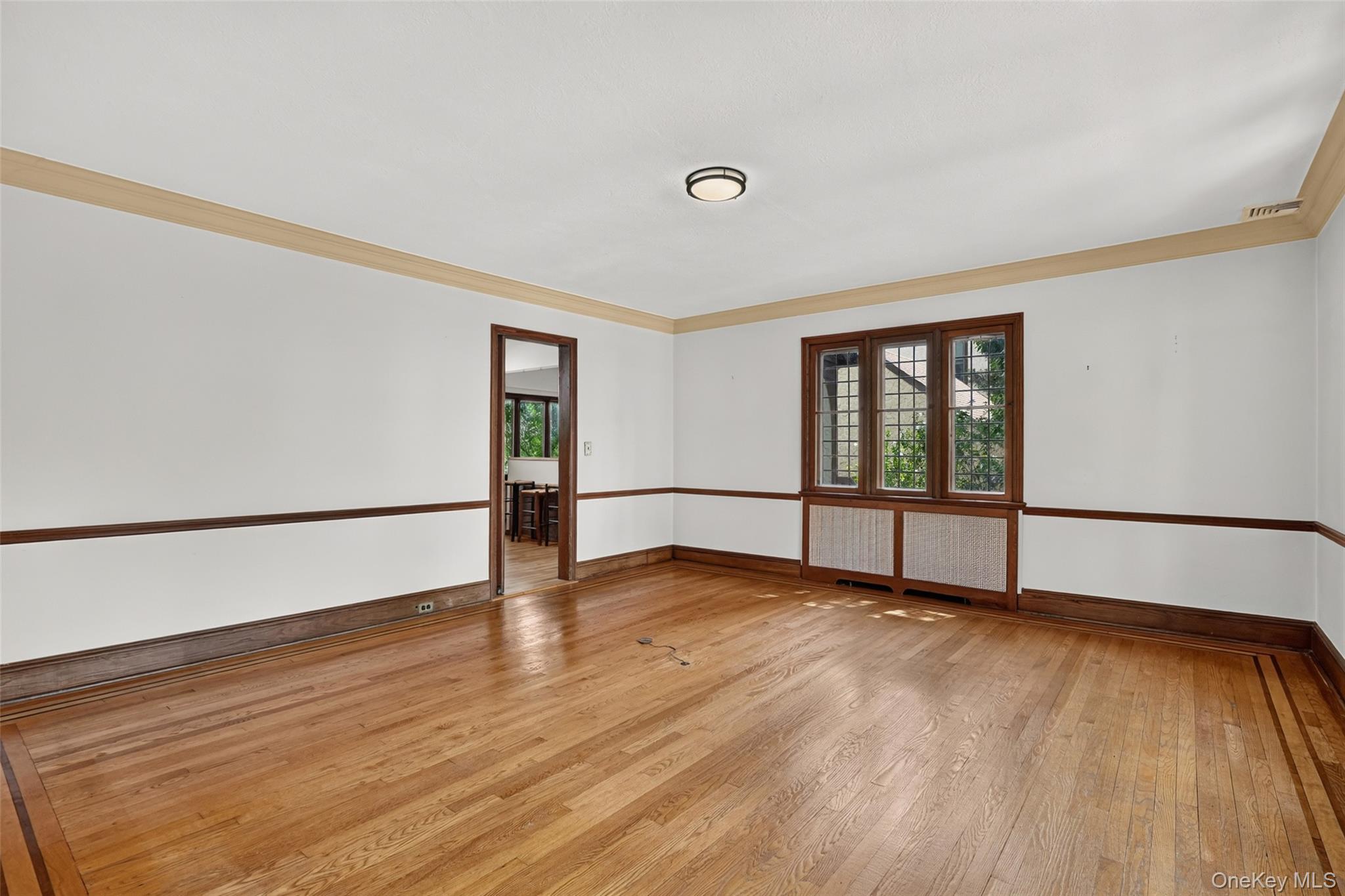297 E Devonia Avenue Property Photo 7
