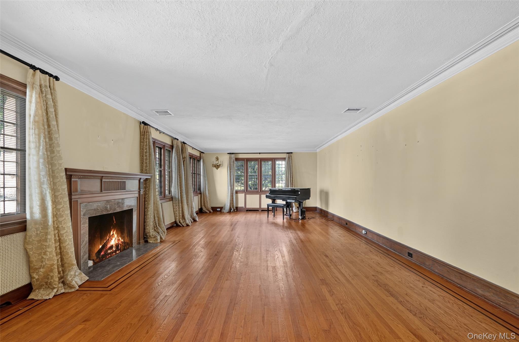 297 E Devonia Avenue Property Photo 9