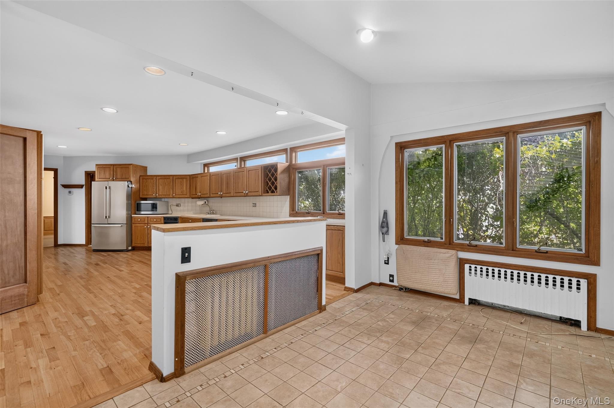 297 E Devonia Avenue Property Photo 17