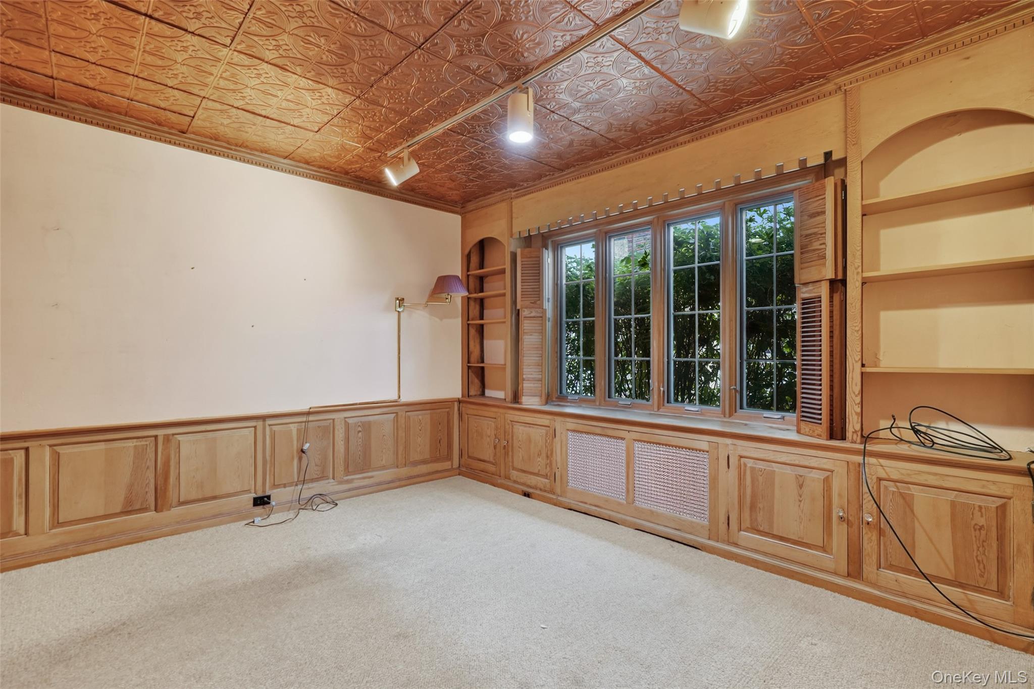 297 E Devonia Avenue Property Photo 18