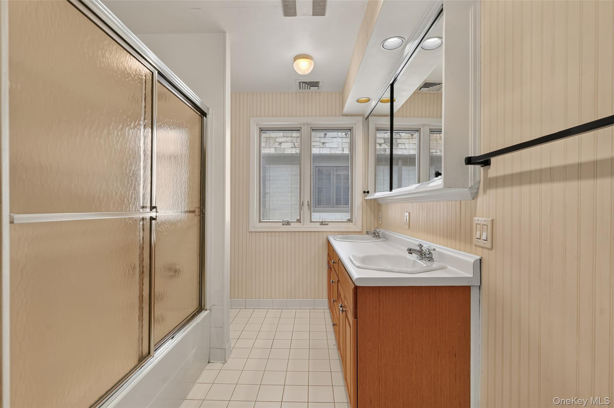 297 E Devonia Avenue Property Photo 29