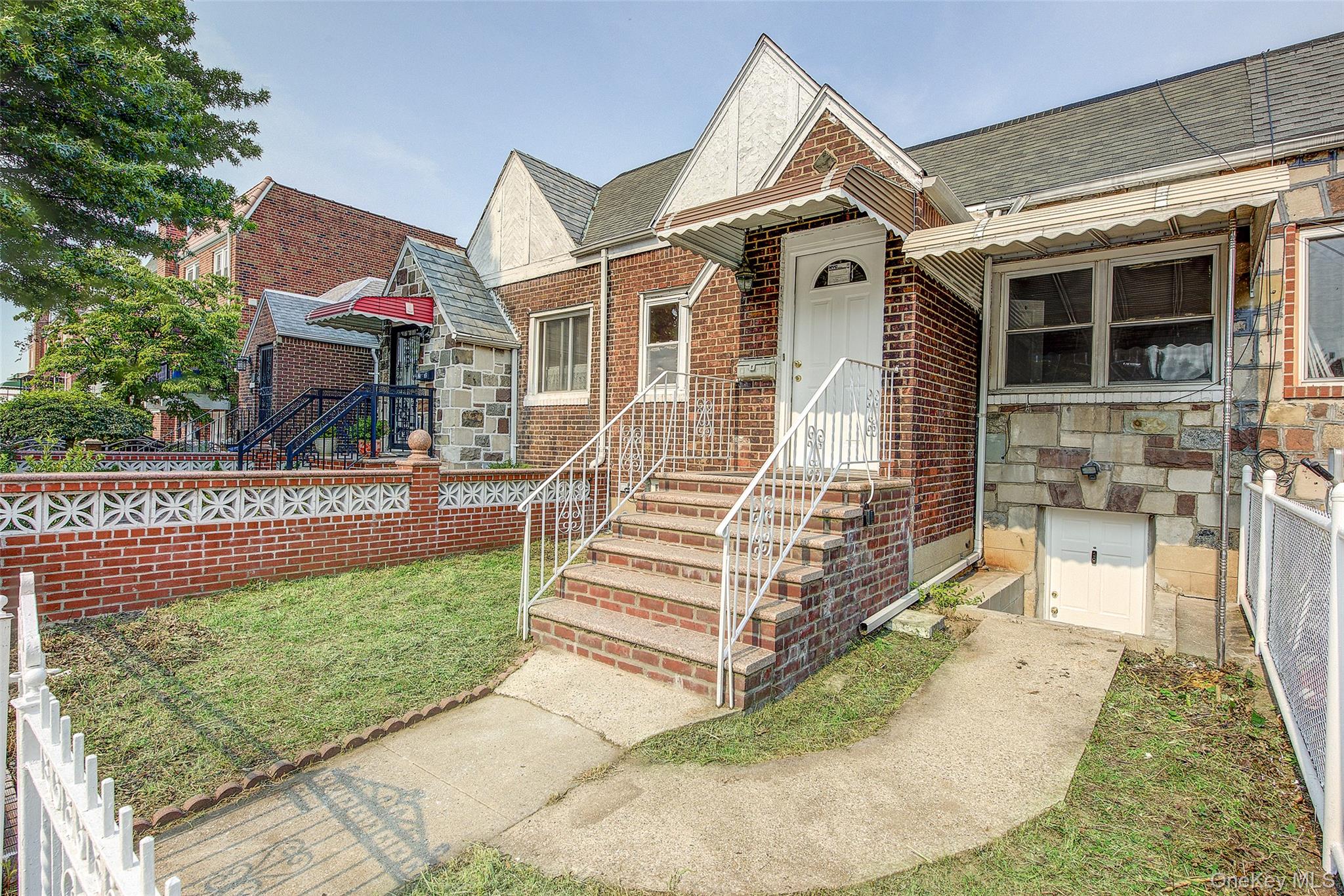 2537 89th Street Property Photo 2