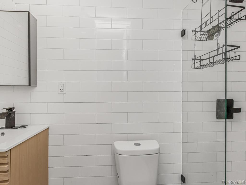 514 E 188th Street Property Photo 20