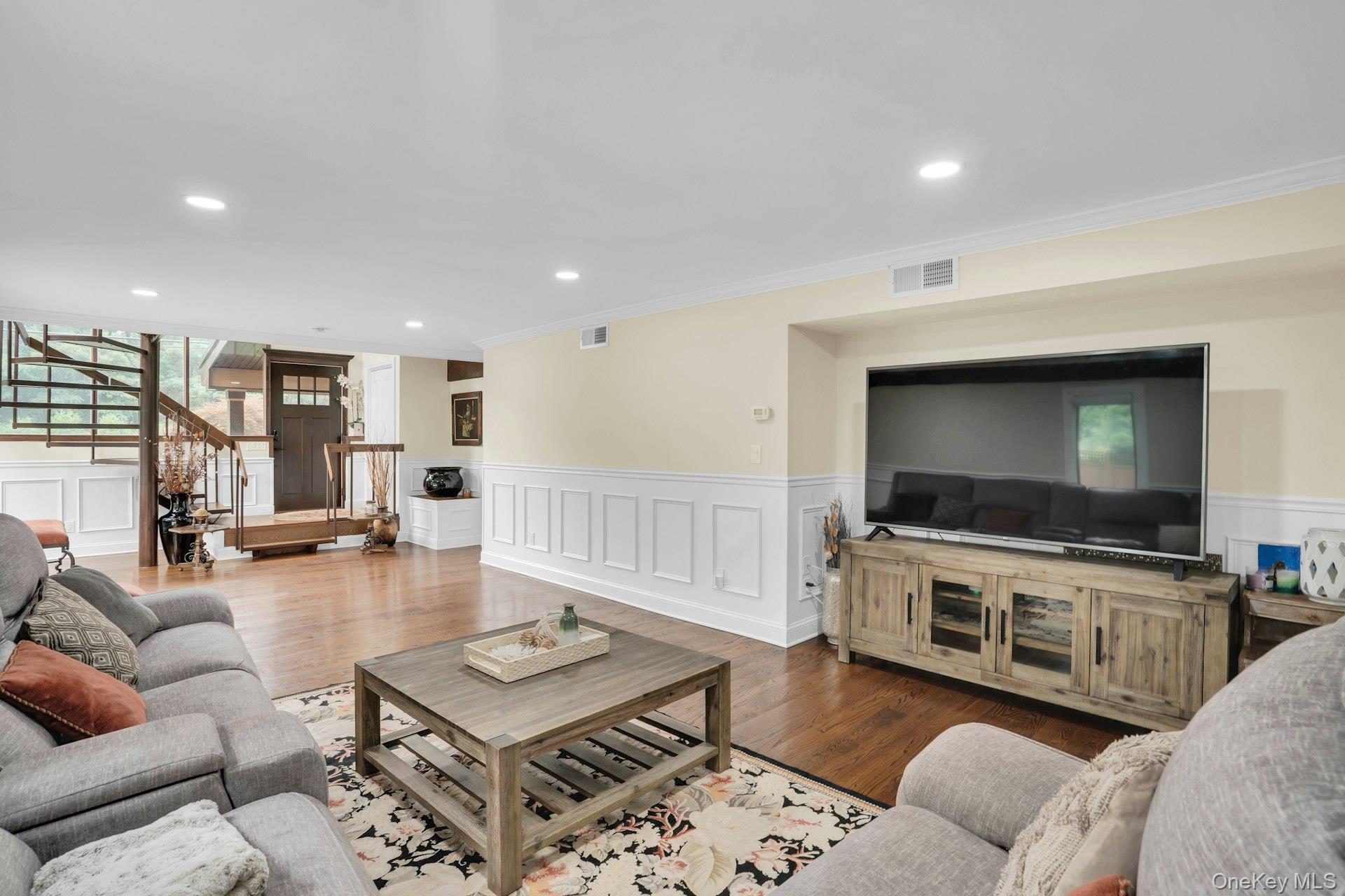 764 Vanderbilt Parkway Property Photo 12