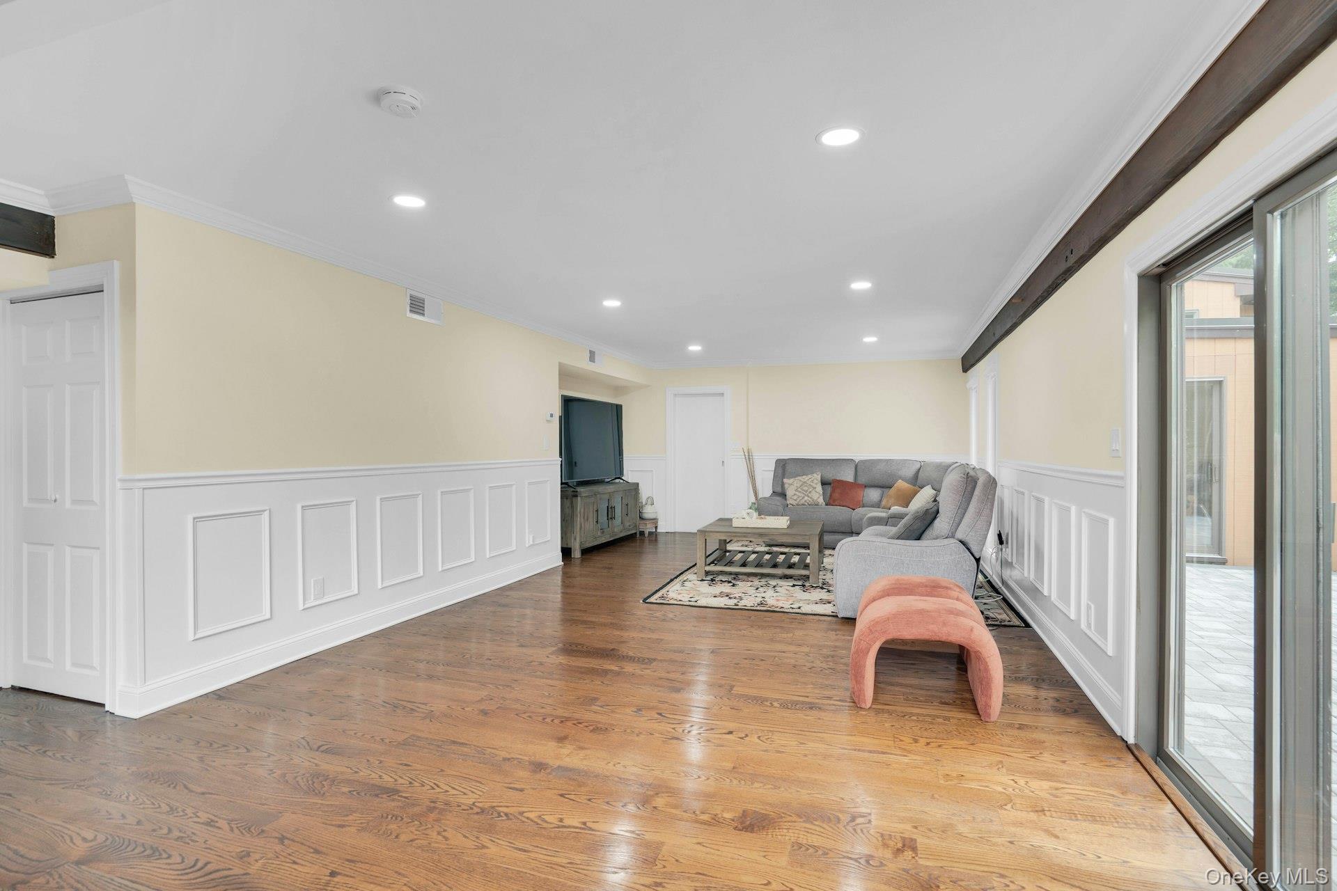 764 Vanderbilt Parkway Property Photo 14