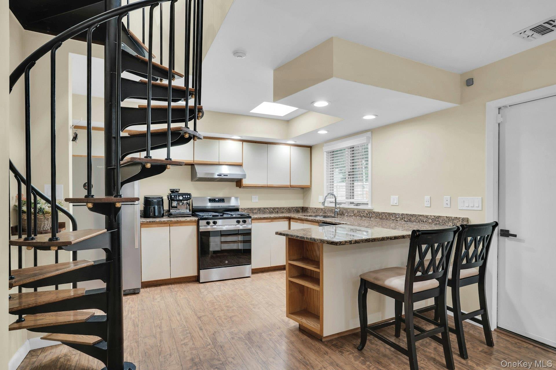 764 Vanderbilt Parkway Property Photo 17