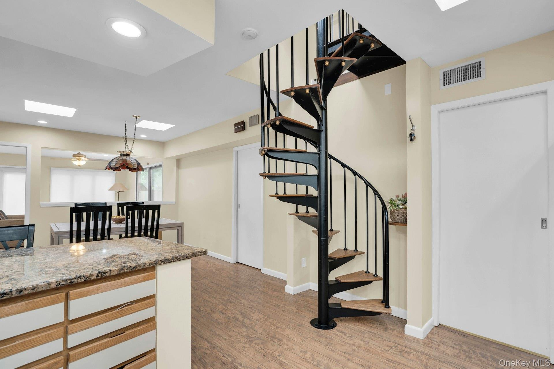 764 Vanderbilt Parkway Property Photo 20