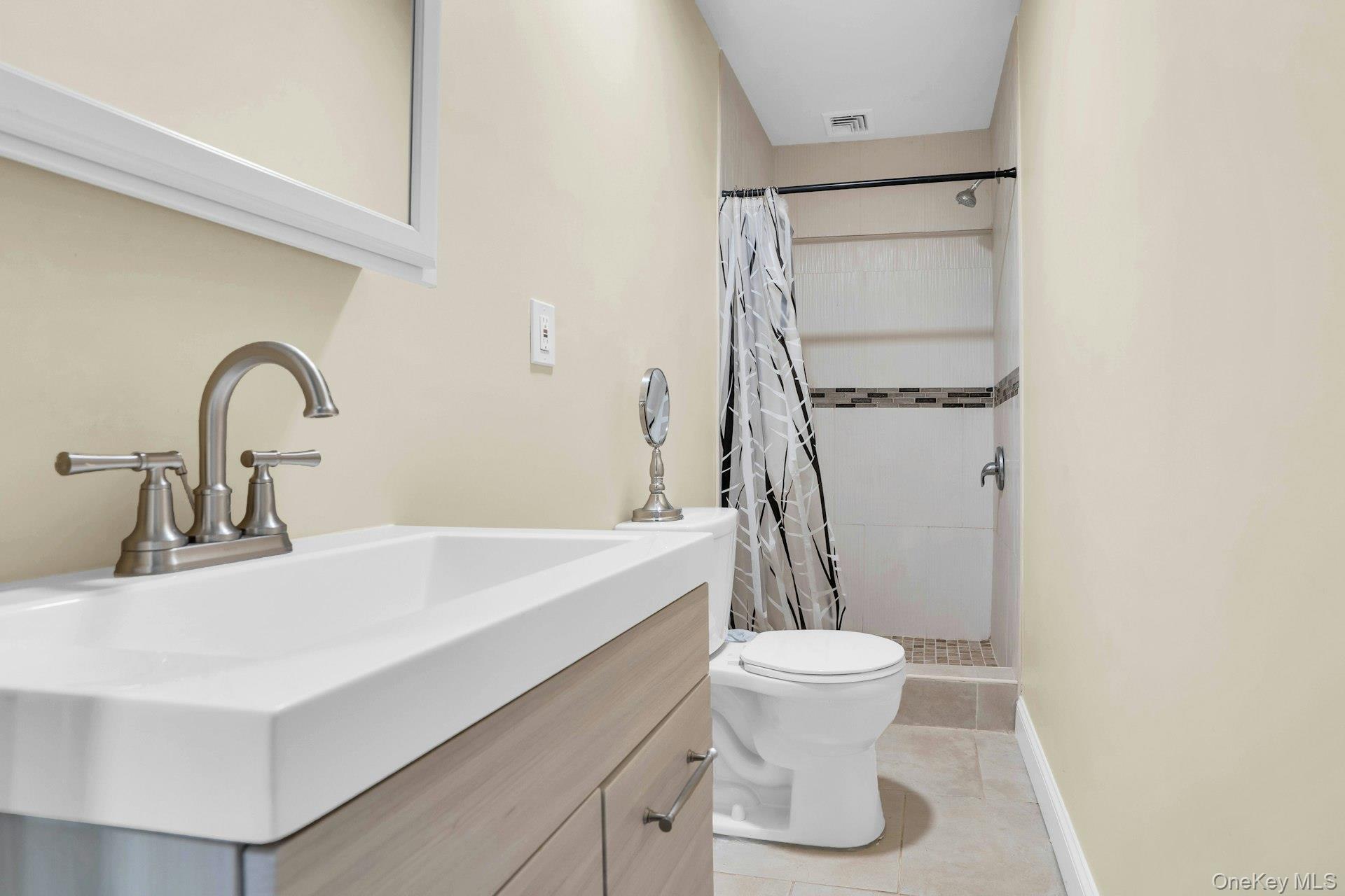764 Vanderbilt Parkway Property Photo 33