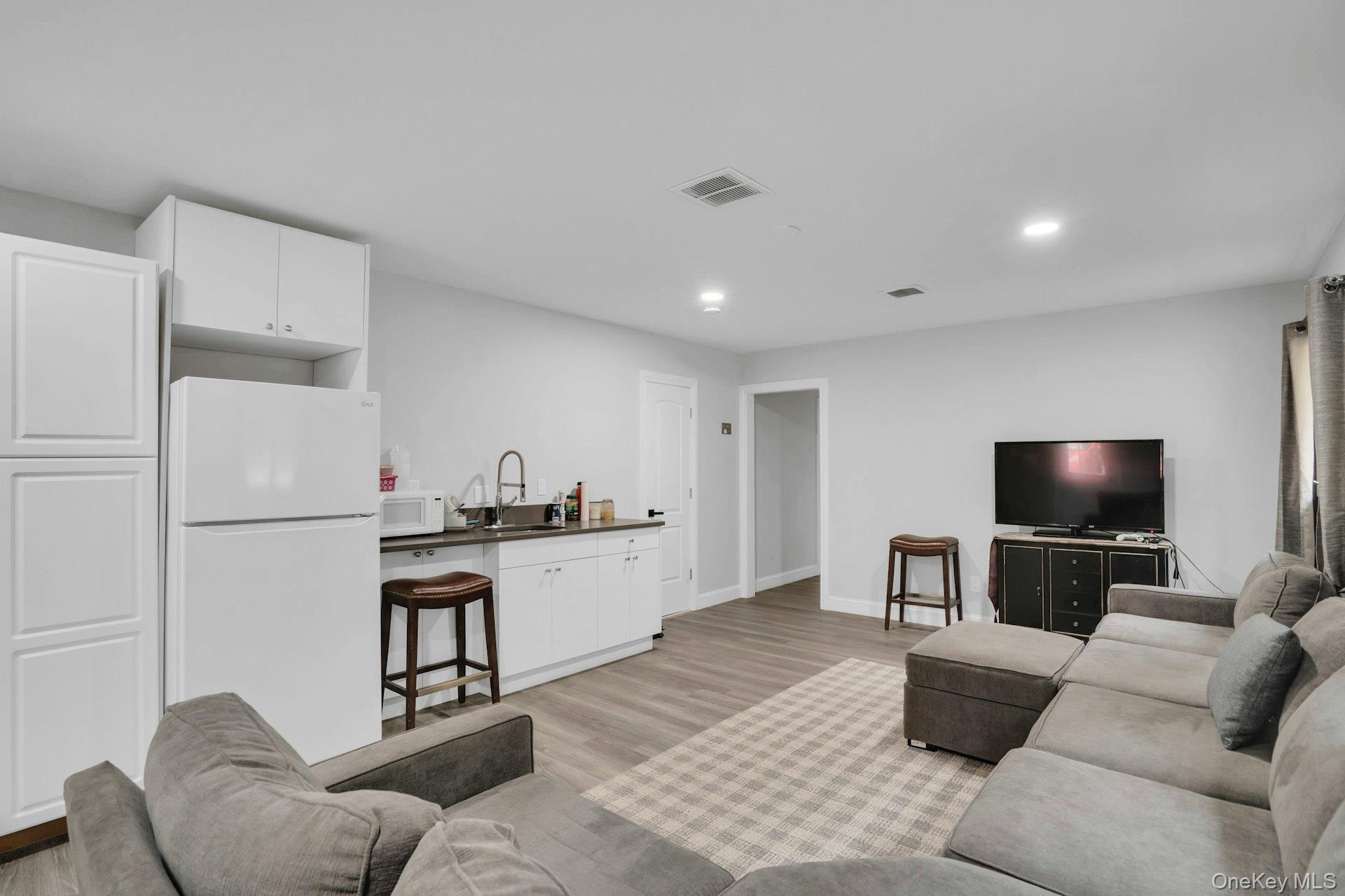 764 Vanderbilt Parkway Property Photo 43
