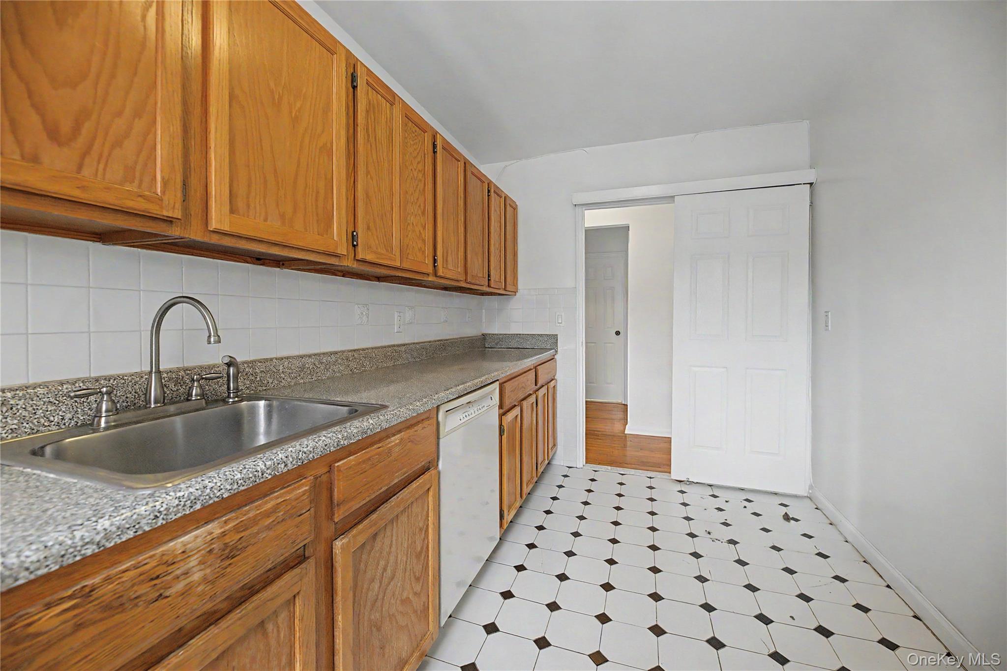 1234 Midland Avenue 6e Property Photo 8