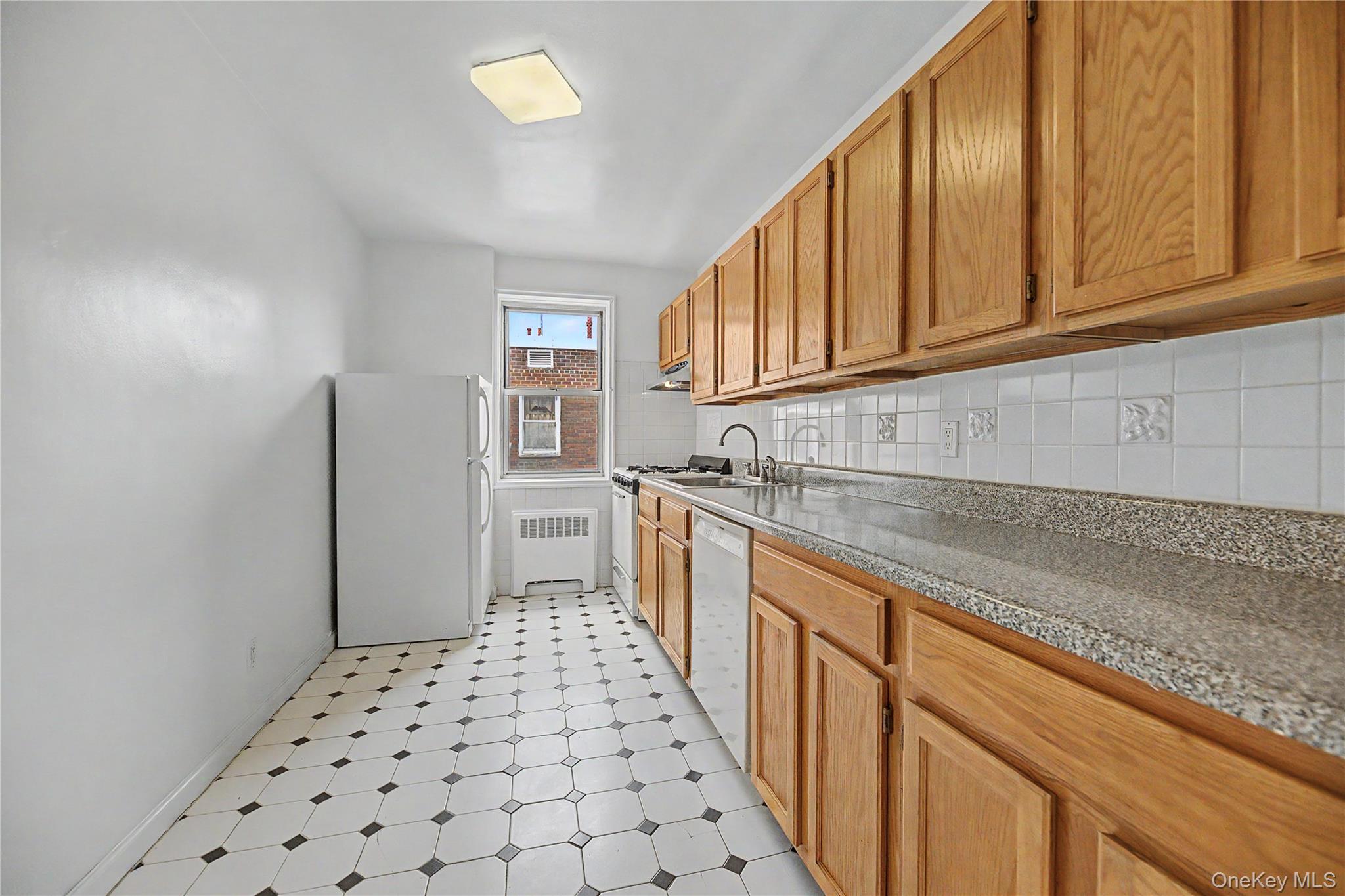 1234 Midland Avenue 6e Property Photo 9