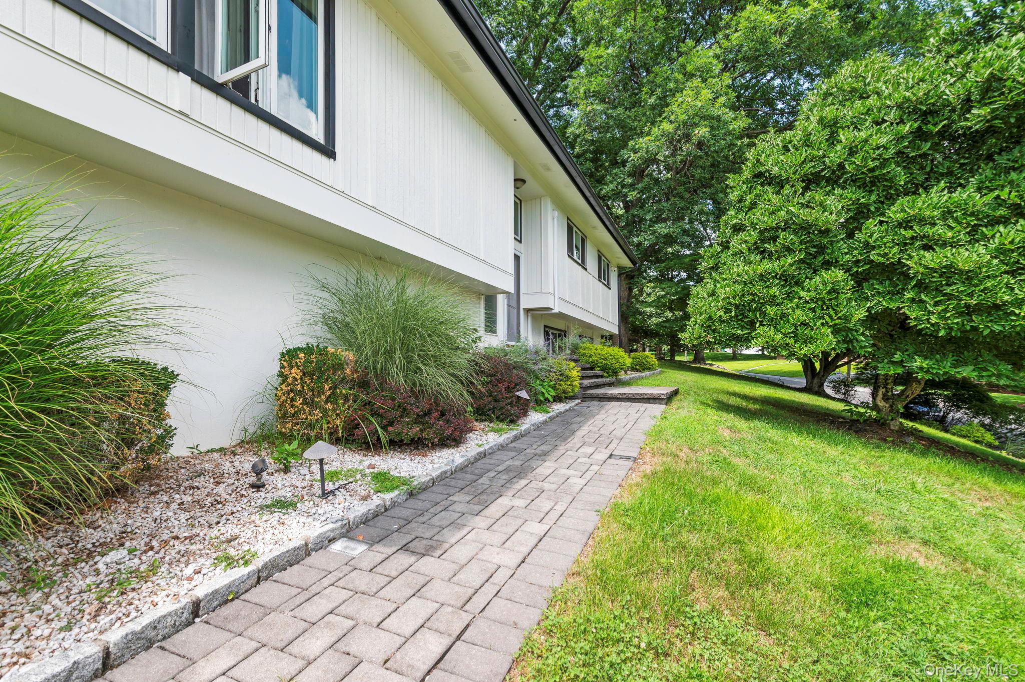 25 Ackerman Avenue Property Photo 3