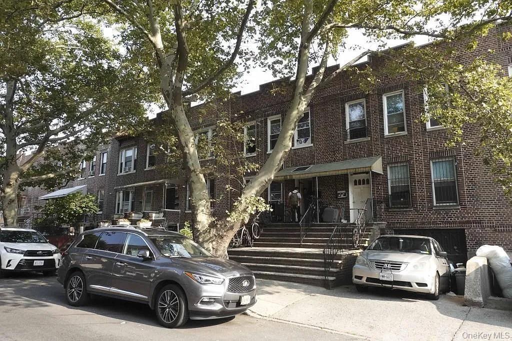 775 48th Street Property Photo 2