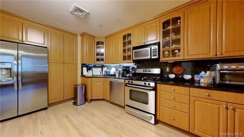 1830 Bath Avenue 102 Property Photo 7